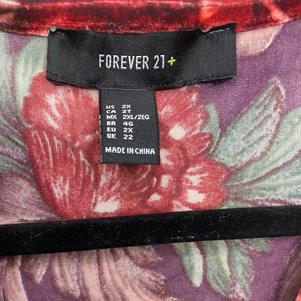 Forever 21 + Floral Velvet Tie Dress Size 2X - Picture 2 of 4